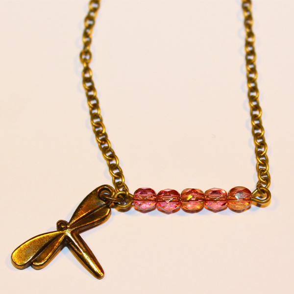 Pulsera de la libélula y los granos de Bohemia