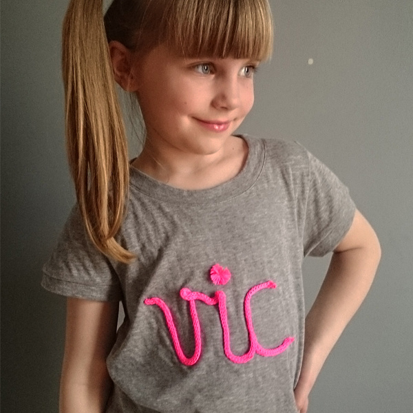 Personalizar un tejido de punto camiseta con hilo de nylon trenzada Personalizar un tejido de punto camiseta con hilo de nylon trenzada