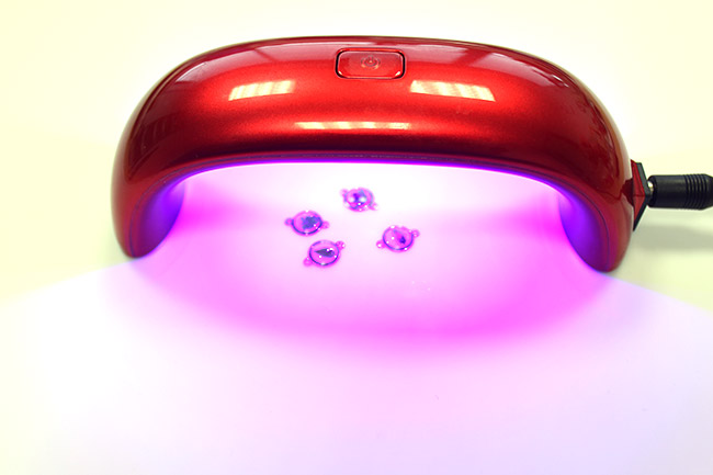 Anillo de resina con LED UV e inclusión de flores secas : Paso 2