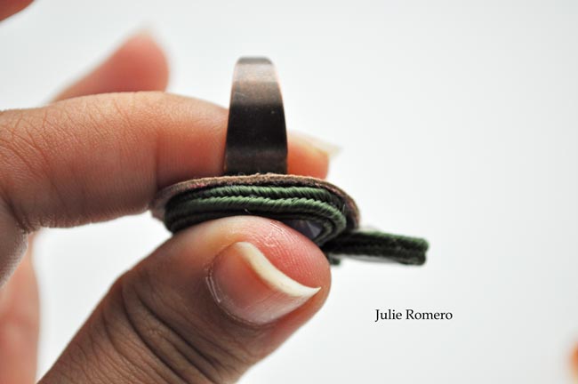 anillo de la trenza con cabujón y hematita PureCrystal : Paso 16