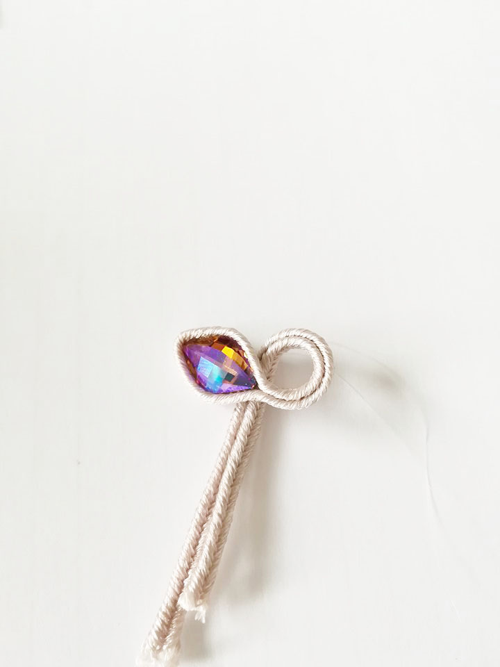 Pendientes brillantes alas trenza de luz de luna y cristales PureCrystal : Paso 3