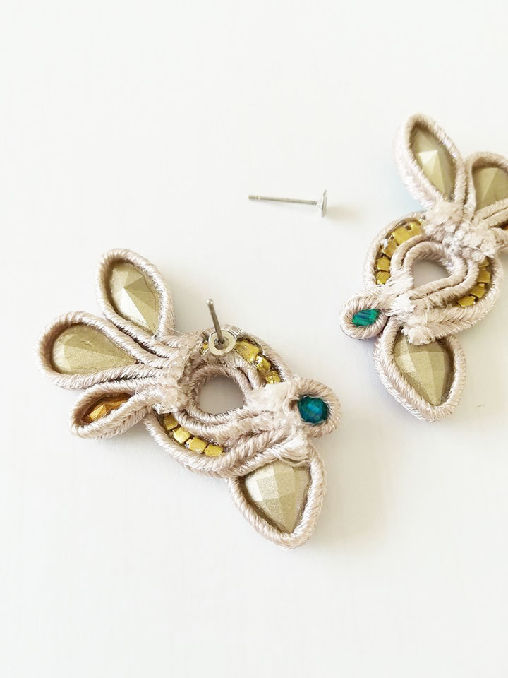Pendientes Bright Wings de soutache luz de luna y cristales PureCrystal : Paso 10 Pendientes Bright Wings de soutache luz de luna y cristales PureCrystal : Paso 10