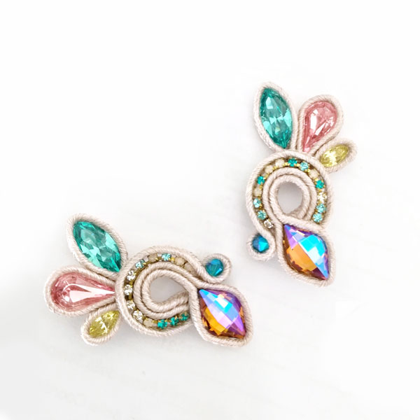 Pendientes Bright Wings de soutache luz de luna y cristales PureCrystal