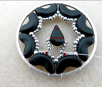 Boucles d'oreilles Sakura avec perles Amos® par Puca® étape 15