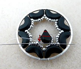 Boucles d'oreilles Sakura avec perles Amos® par Puca® étape 17 Boucles d'oreilles Sakura avec perles Amos® par Puca® étape 17