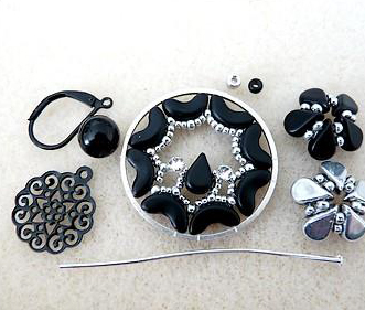 Boucles d'oreilles Sakura avec perles Amos® par Puca® étape 23