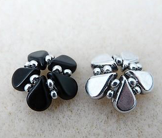 Boucles d'oreilles Sakura avec perles Amos® par Puca® étape 8