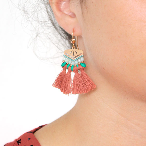 Pendientes con remate de tejido dorado rosa, cuentas Miyuki Delicas y Superduo Pendientes con remate de tejido dorado rosa, cuentas Miyuki Delicas y Superduo