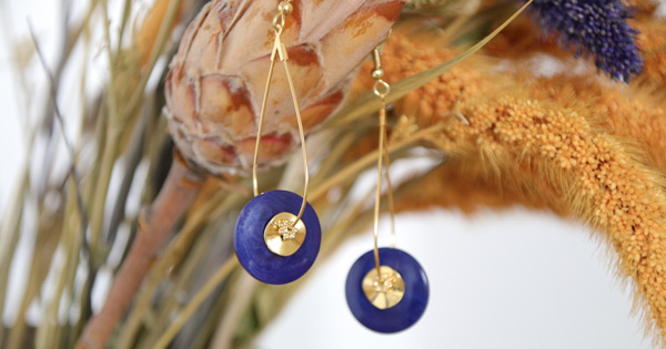 Pendientes DIY con semillas de tagua azules