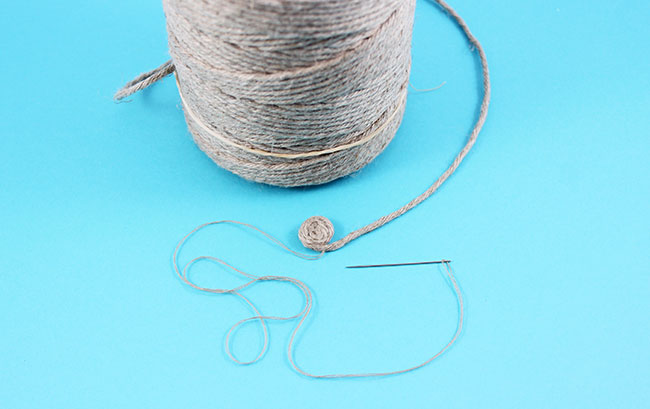 Pendientes discos en hilo de lino y pompones negros : Paso 1 Pendientes discos en hilo de lino y pompones negros : Paso 1