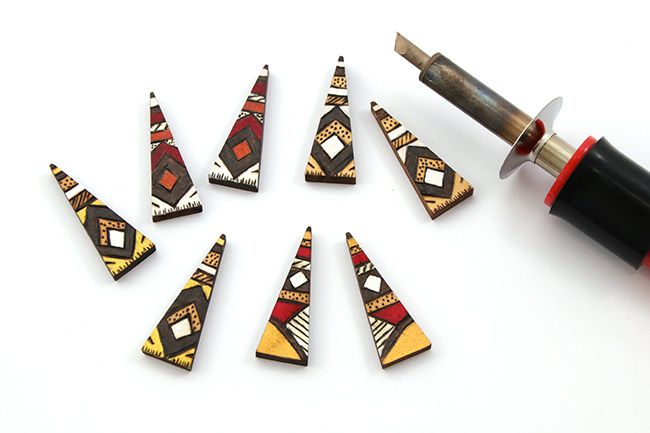 Finitions avec le pyrograveur