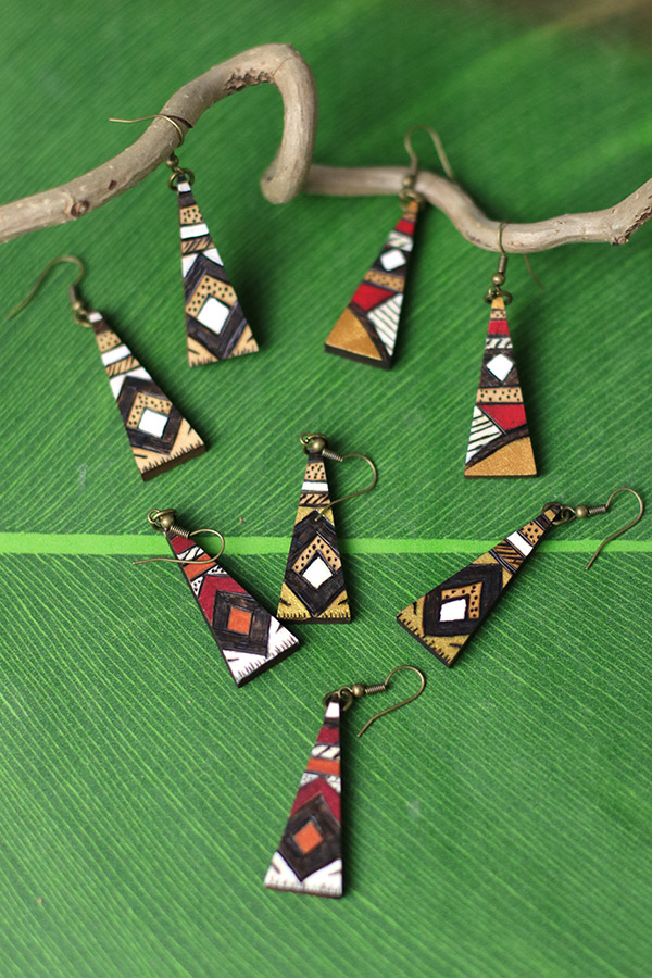 Ensemble de boucles d'oreilles en bois avec pyrogravure