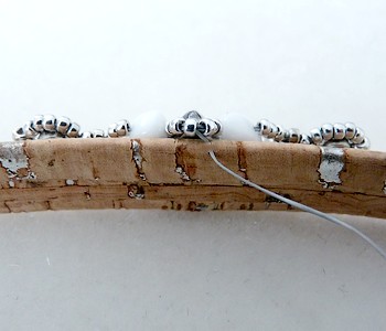 Pulsera Lucía corcho Keops y perlas, Arcos y Minos Puca