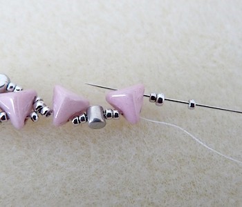 tutorial-cuentas en vidrio-brazalete Cory-Puca-06