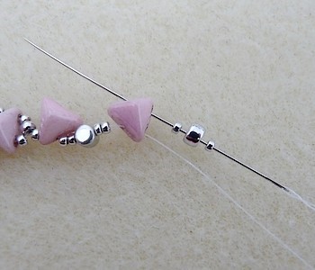 tutorial-cuentas en vidrio-brazalete Cory-Puca-10