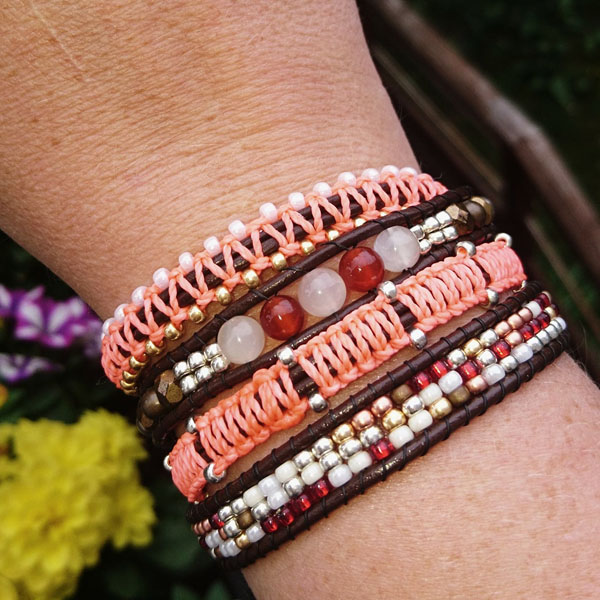 Pulsera de 4 vueltas con perlas Miyuki Rocaille y nudos de macramé