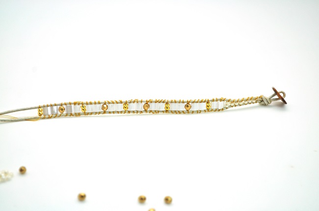 Bracelet wrap blanc et doré avec Tila beads, Rocaille Miyuki et nacrées PureCrystal