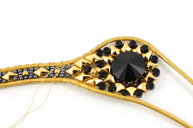 Cuff Wrap y Negro Oro y PureCrystal Diamonduo botón 08 Manchette Wrap Noire et Dorée Diamonduo et Bouton PureCrystal 08