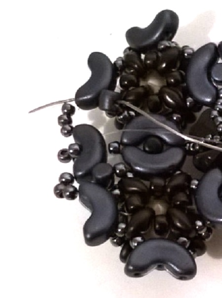 con cuentas pulsera manguito Minos, Arcos y Super Duo : Paso 54