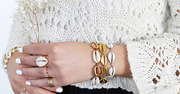 Esquema DIY Easy Jewelry - Pulsera de macramé con nudo vaquero y deslizante Esquema DIY Easy Jewelry - Pulsera de macramé con nudo vaquero y deslizante