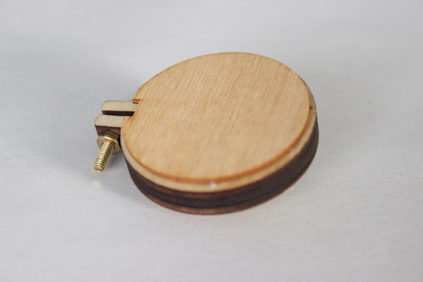 Tutoriel DIY broche mini tambout à broder avec fleurs séchées