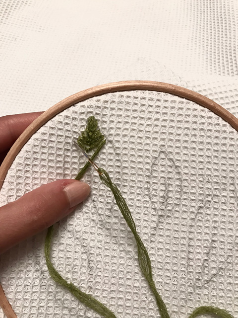 Bricolaje fácil de coser té toalla panal patrones bordados hojas de otoño en hilo DMC Mouliné Etoile DIY couture facile Torchon en tissu nid d'abeille brodé motifs feuilles d'automne en fil DMC Mouliné Etoile