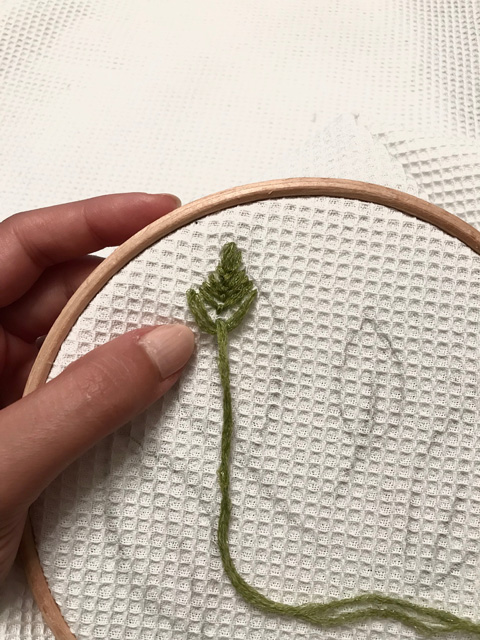 Bricolaje fácil de coser té toalla panal patrones bordados hojas de otoño en hilo DMC Mouliné Etoile DIY couture facile Torchon en tissu nid d'abeille brodé motifs feuilles d'automne en fil DMC Mouliné Etoile