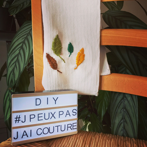 Bricolaje fácil de coser té toalla panal patrones bordados hojas de otoño en hilo DMC Mouliné Etoile DIY couture facile Torchon en tissu nid d'abeille brodé motifs feuilles d'automne en fil DMC Mouliné Etoile