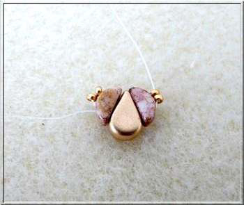 Collier DIY Siane avec des perles de verre Paros et Kos par Pucas Collier DIY Siane avec des perles de verre Paros et Kos par Pucas