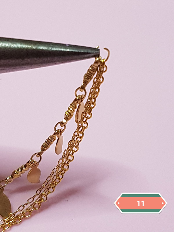 Collar de cuerno y plumas autoadhesivas : Paso 11