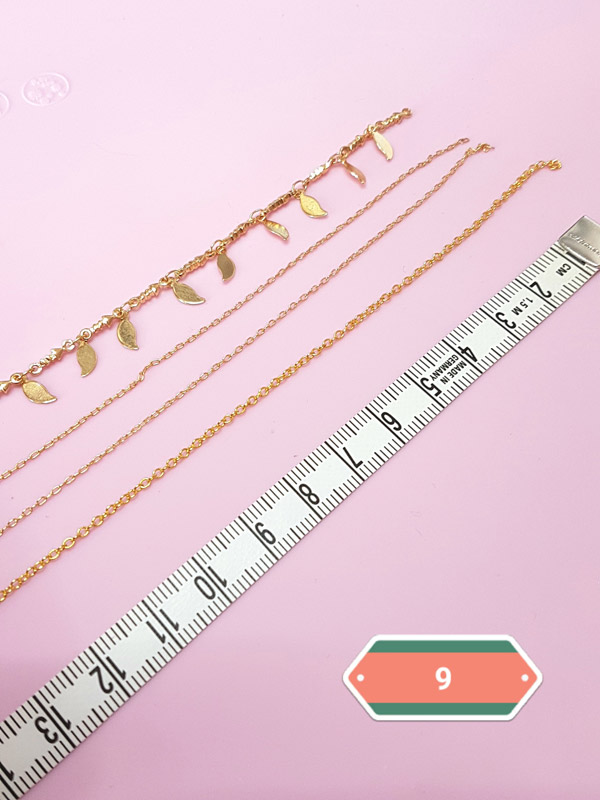 Collar de cuerno y plumas autoadhesivas : Paso 9