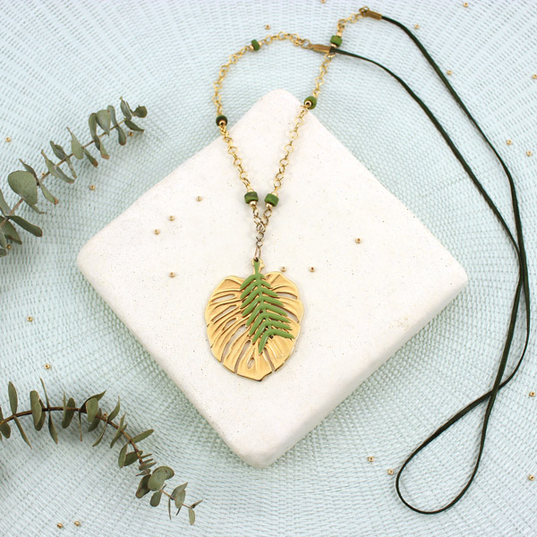 Fácil de oro largo collar y de la hoja verde filodendro
