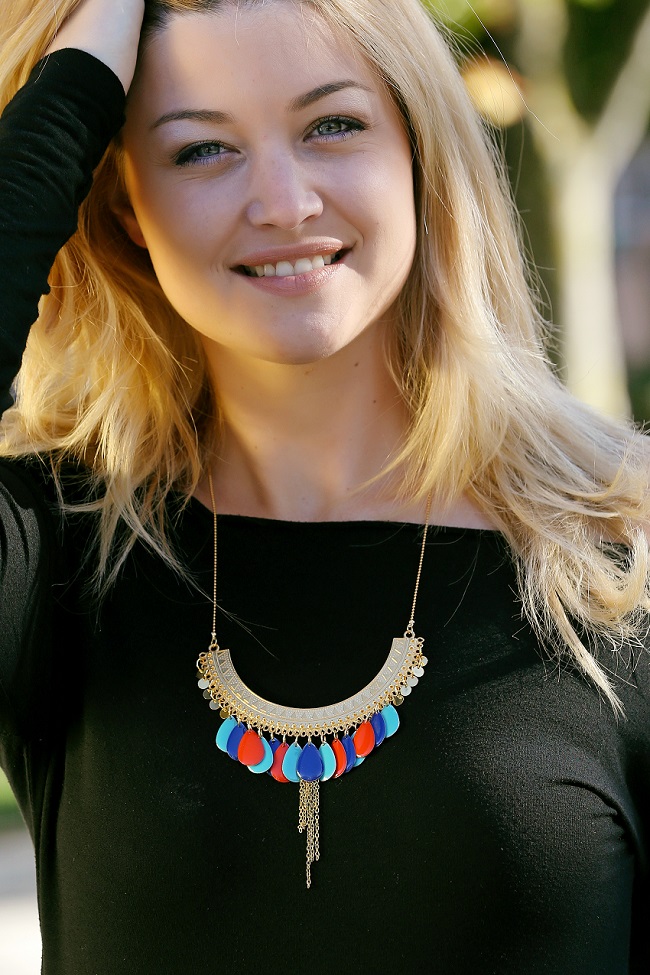 Esquema collar de par y gotas de esmalte epoxi