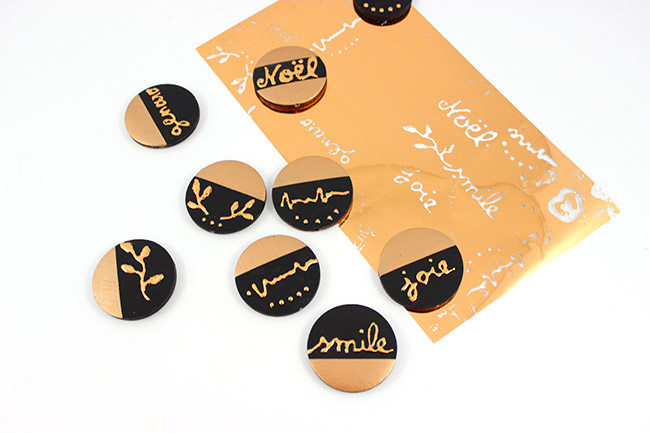 decoration-sapin-noel-palets-bois-ecriture-metallique-4 decoration-sapin-noel-palets-bois-ecriture-metallique-4