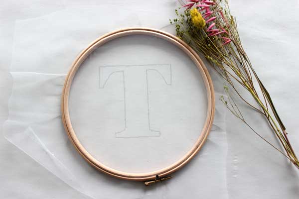 Bordado DIY de decoración de tambor con flores secas : Paso 2