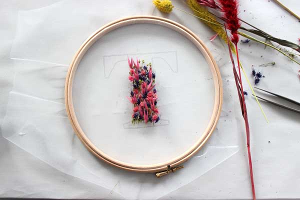 Bordado DIY de decoración de tambor con flores secas : Paso 3