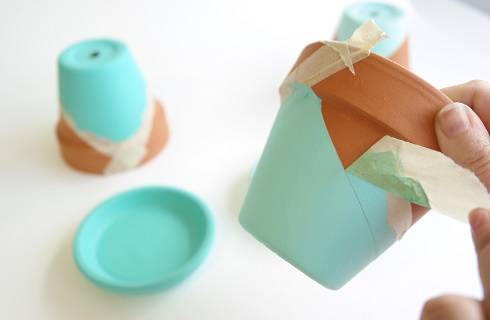 Bricolaje macetas de pintura fáciles para la primavera con decoCème pintan Pébéo DIY facile Peindre ses pots de fleurs pour le printemps avec la peinture decoCème de Pébéo