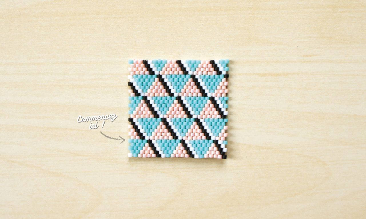 DIY-tuto-sautoir-tissage-brick-stitch-bijou-fantaisie-motif-geometrique-perles-miyuki-delicas-premiere-ligne-commencement-tissage-etape1