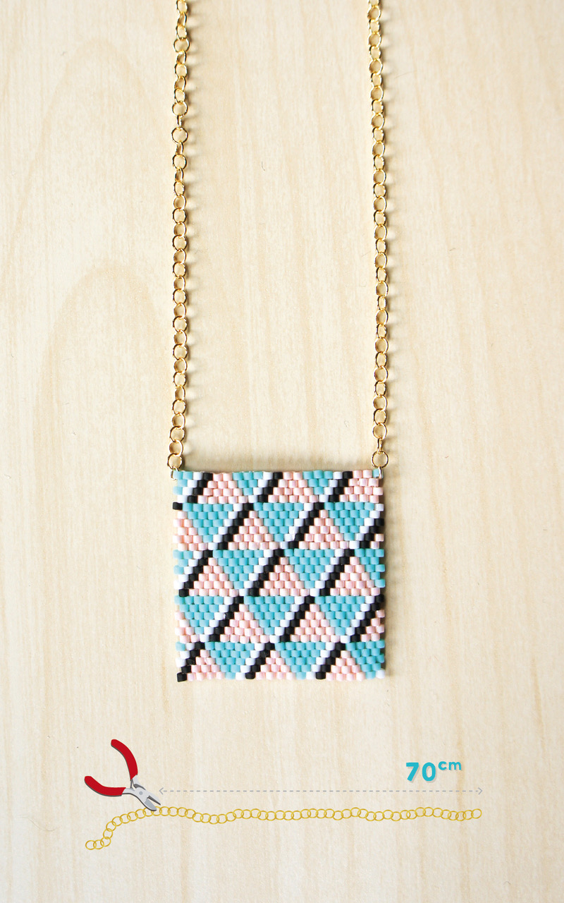 DIY-tuto-sautoir-tissage-brick-stitch-bijou-fantaisie-motif-geometrique-perles-miyuki-delicas-schema-chaine-decoupe-explications