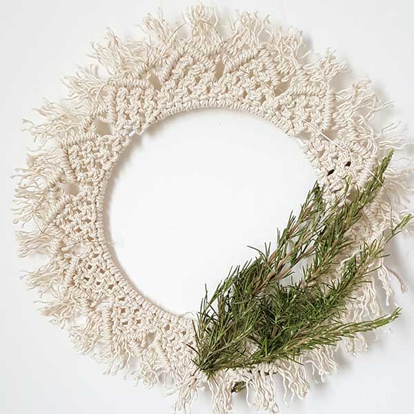 Corona de Navidad de macramé