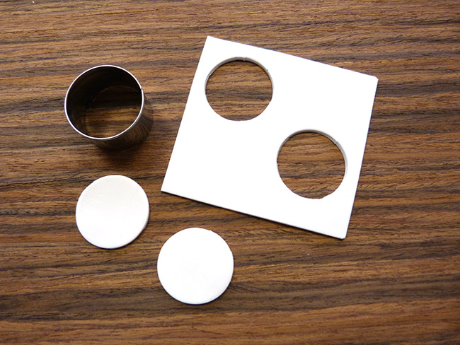 Pendientes de polímero, tinta y metal : Paso 1