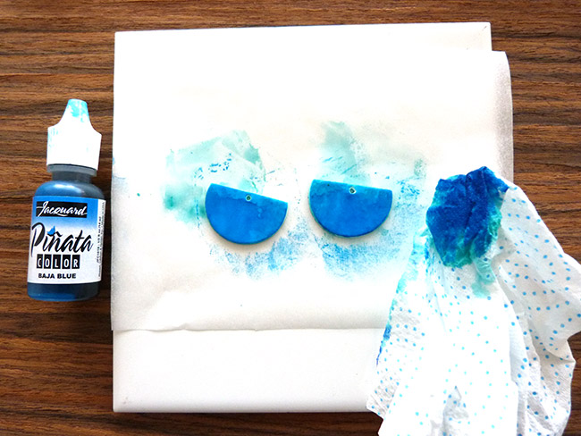 Pendientes de polímero, tinta y metal : Paso 4