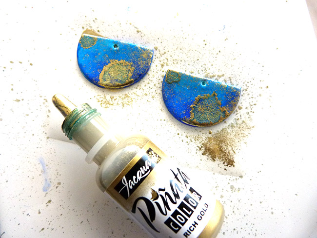 Pendientes de polímero, tinta y metal : Paso 6