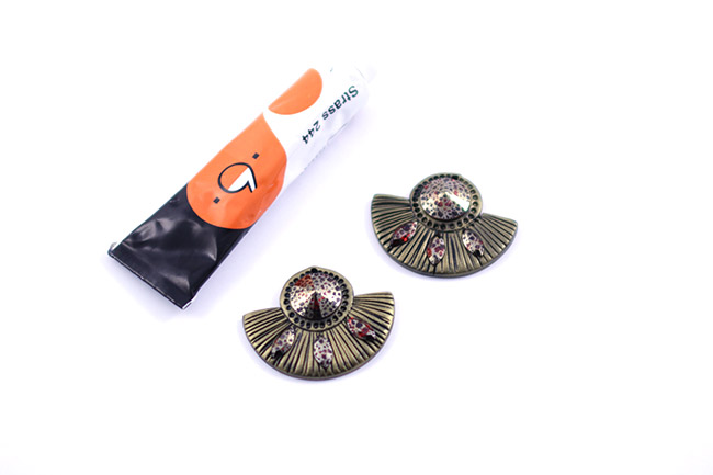 Pendientes de arcilla polimérica y cristales PureCrystal escarlata Patina : Paso 9 Pendientes de arcilla polimérica y cristales PureCrystal escarlata Patina : Paso 9