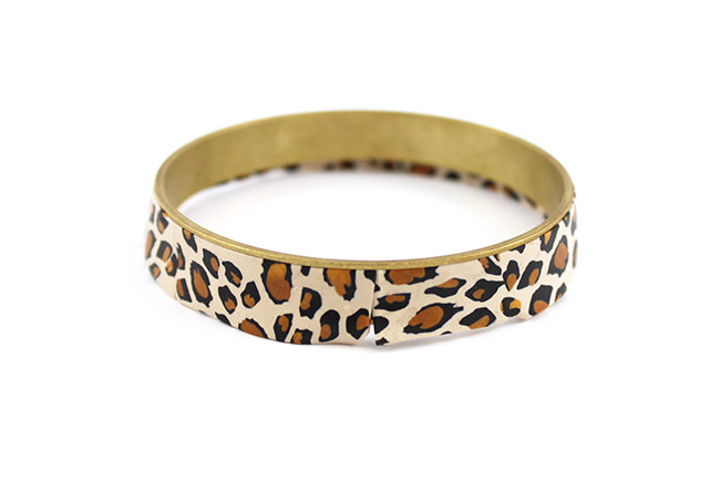 Pulsera De Hueso Y Piel De Leopardo – Accesorio De Disfraz Caveman, Ajustable, Ancho 9 Cm, Para Mayores De 14 Años – Ideal Para Fiestas Temáticas Y Cosplay