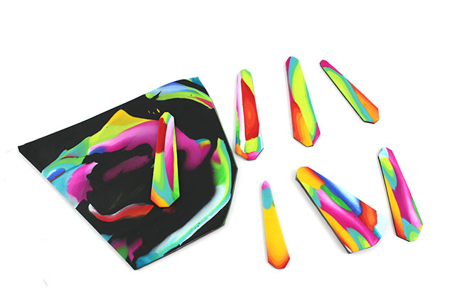 Collar étnico multicolor de arcilla polimérica : Paso 12