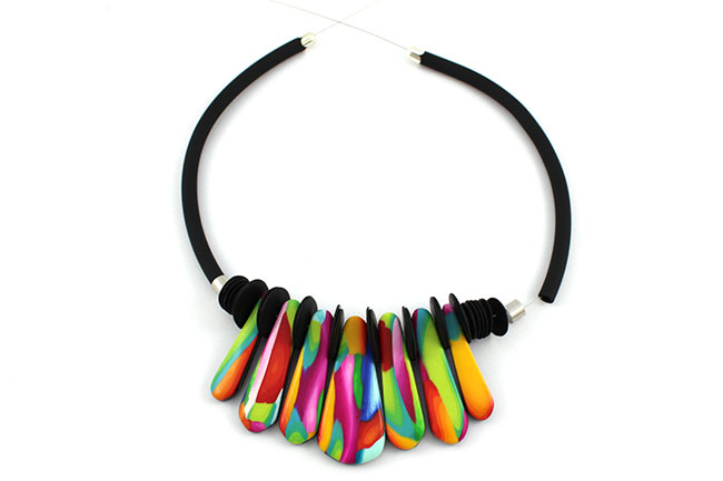 Collar étnico multicolor de arcilla polimérica : Paso 18