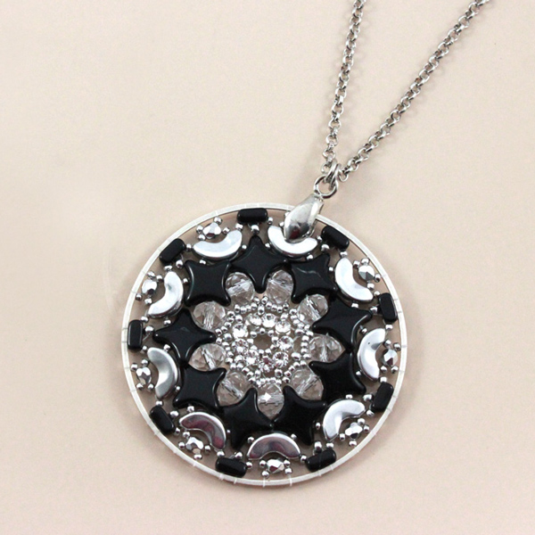 Esquema Colgante medallón Aurore tejiendo cuentas de vidrio Star Beads de Puca®