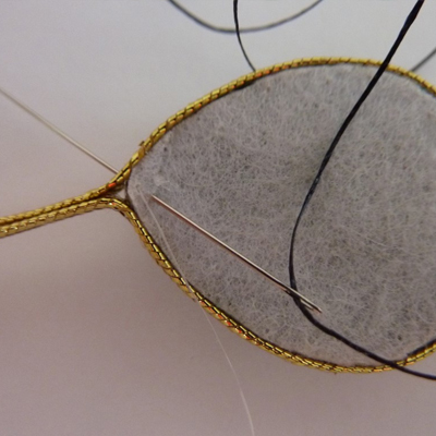 Colgante Soutache Quetzal y Cabujón de Malaquita Pera : Paso 3