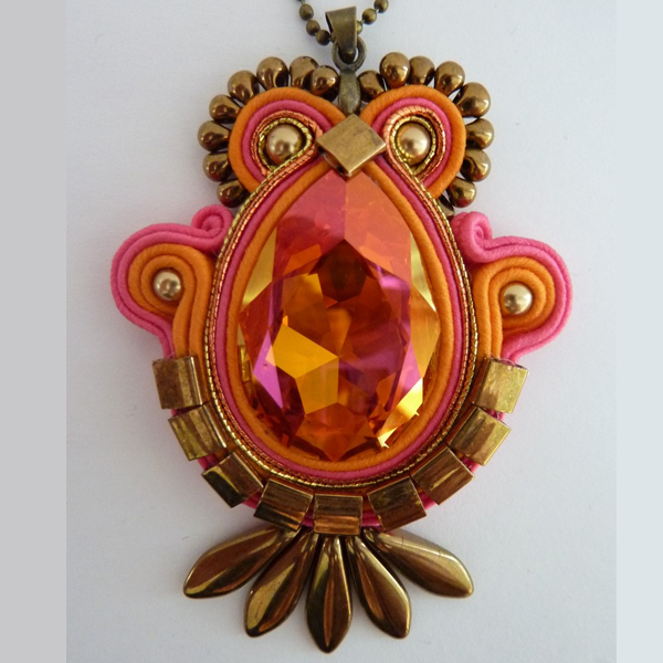 Colgante Soutache Quetzal y Cabujón de Malaquita Pera : Paso 10